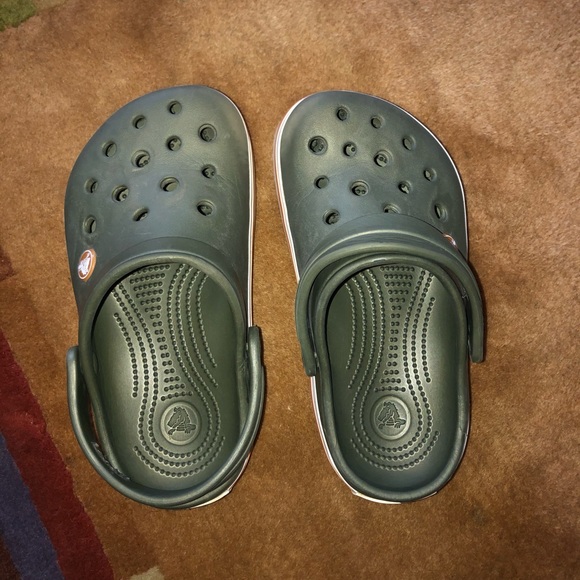 hunter green crocs